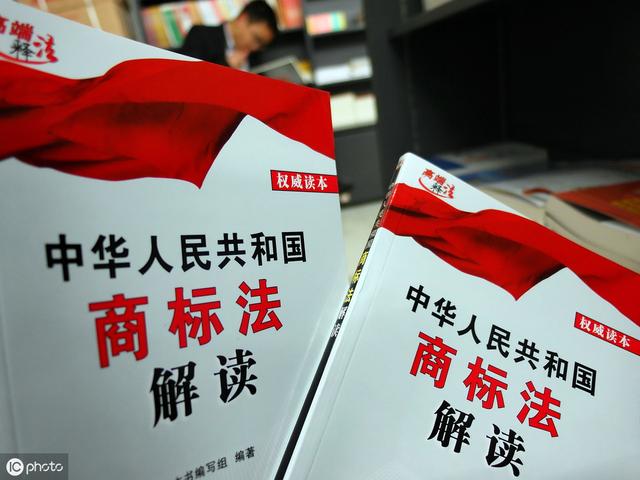 受阻20年，鞋界“貴族”MANOLO BLAHNIK 能奪回在華商標嗎？