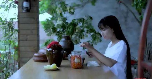 月收入千萬，背后公司早已為網(wǎng)紅李子柒注冊百余件商標